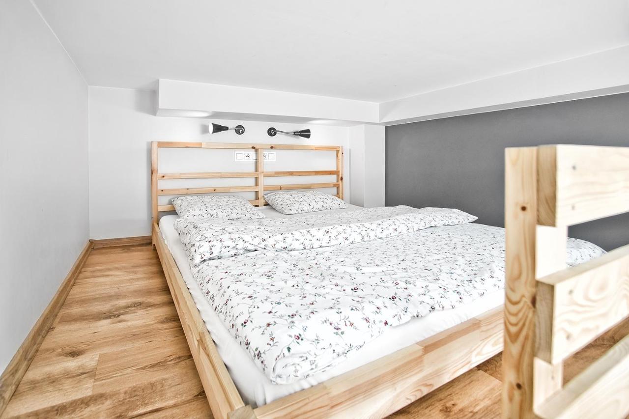 Smart Rooms For Rent Краков Экстерьер фото